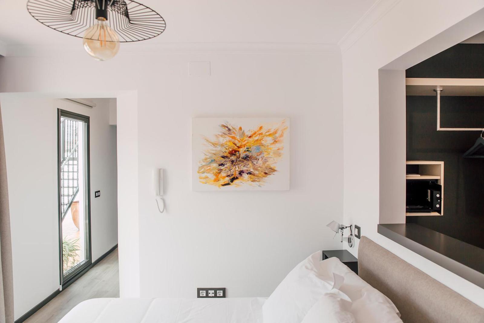 Puerta Catedral Holiday Suites Seville Room photo