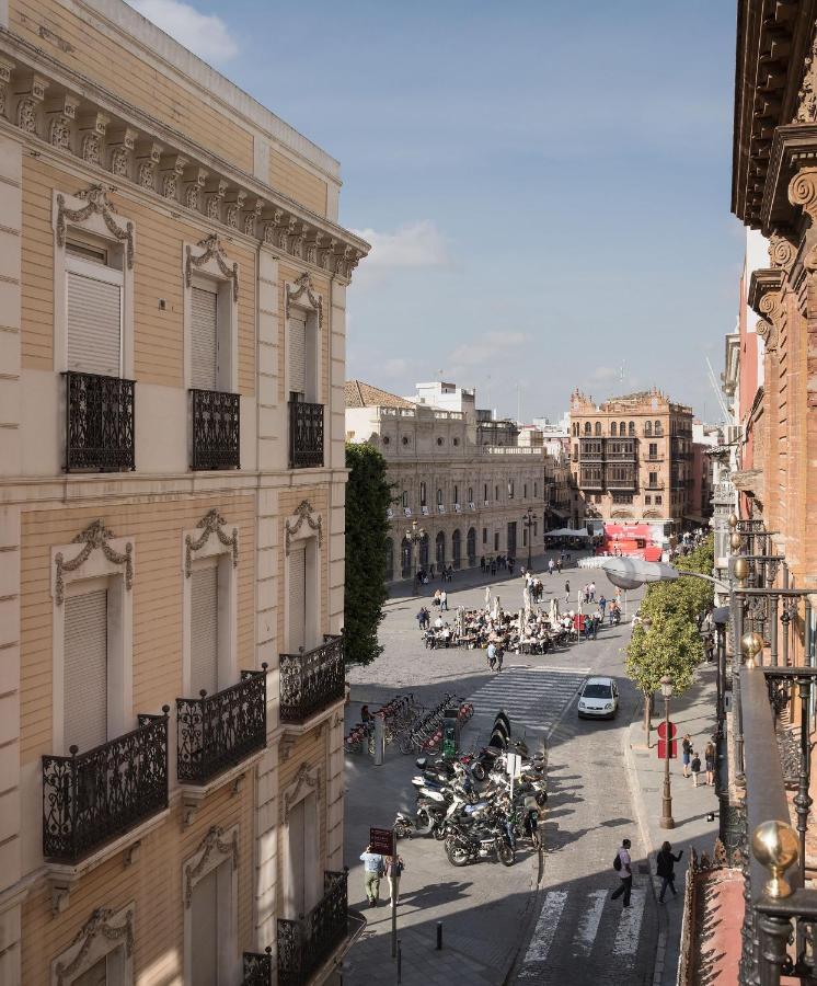Puerta Catedral Holiday Suites Seville Exterior photo