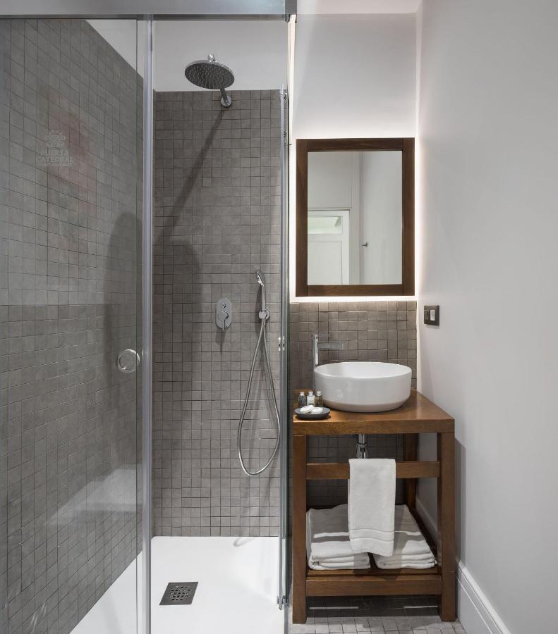 Puerta Catedral Holiday Suites Seville Exterior photo