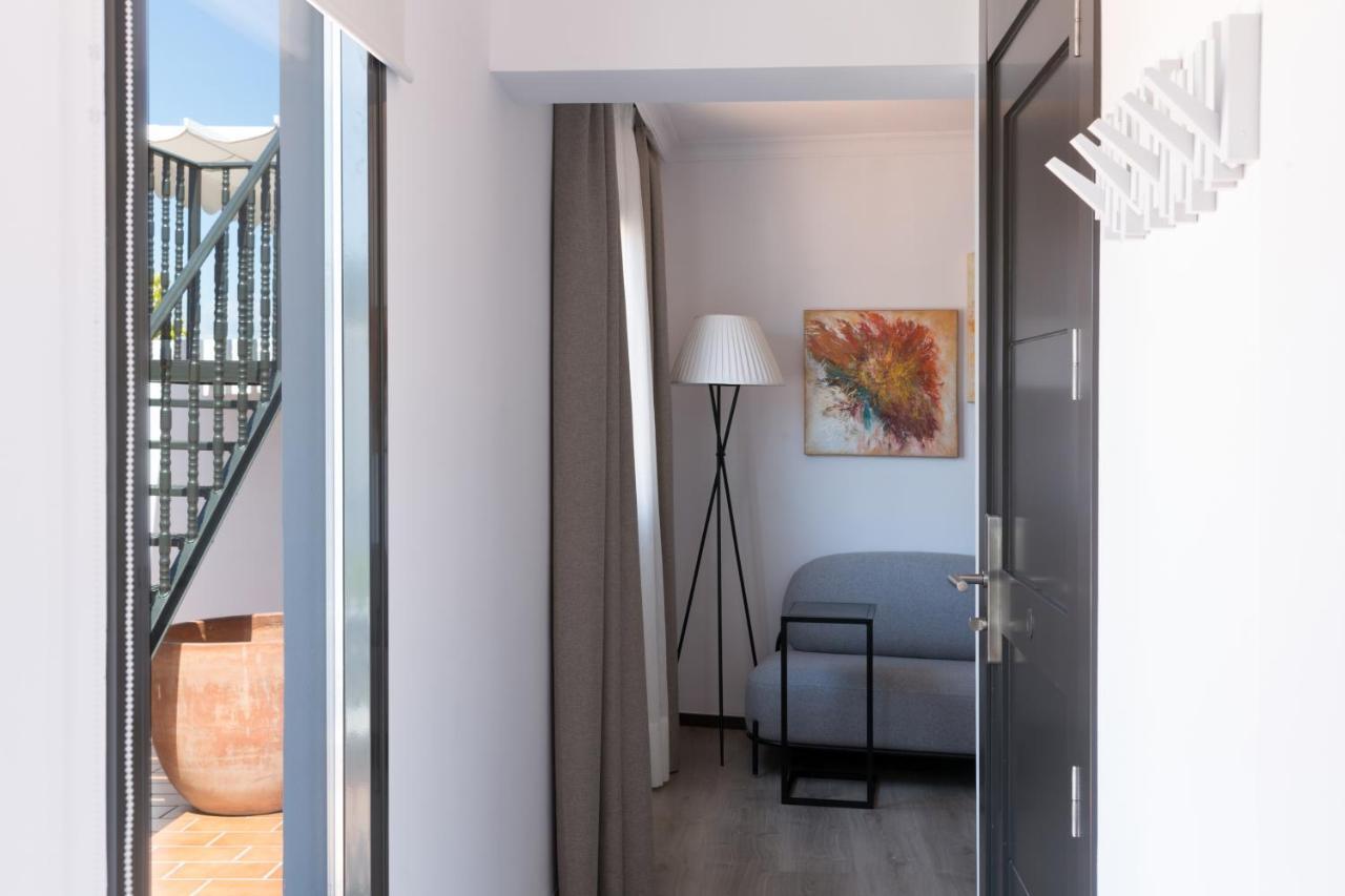 Puerta Catedral Holiday Suites Seville Exterior photo