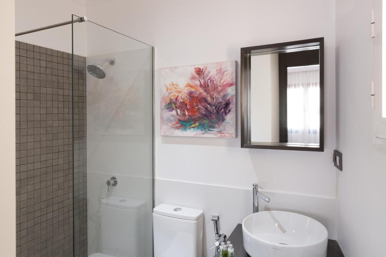 Puerta Catedral Holiday Suites Seville Exterior photo
